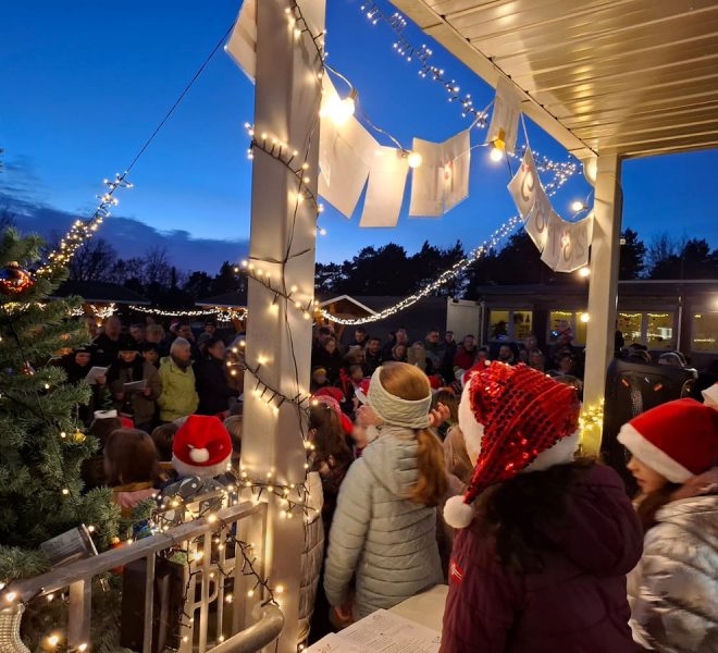 Weihnachtssingen auf dem Gelände der Kiekemal-Filiale 2025