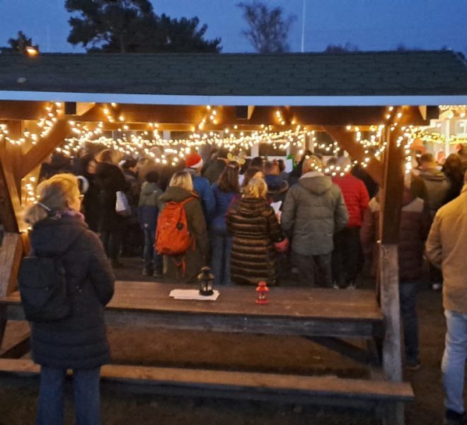 Weihnachtssingen auf dem Gelände der Kiekemal-Filiale 2025