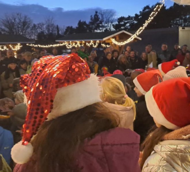 Weihnachtssingen auf dem Gelände der Kiekemal-Filiale 2025