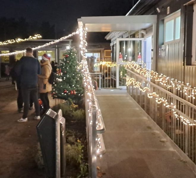 Weihnachtssingen auf dem Gelände der Kiekemal-Filiale 2025