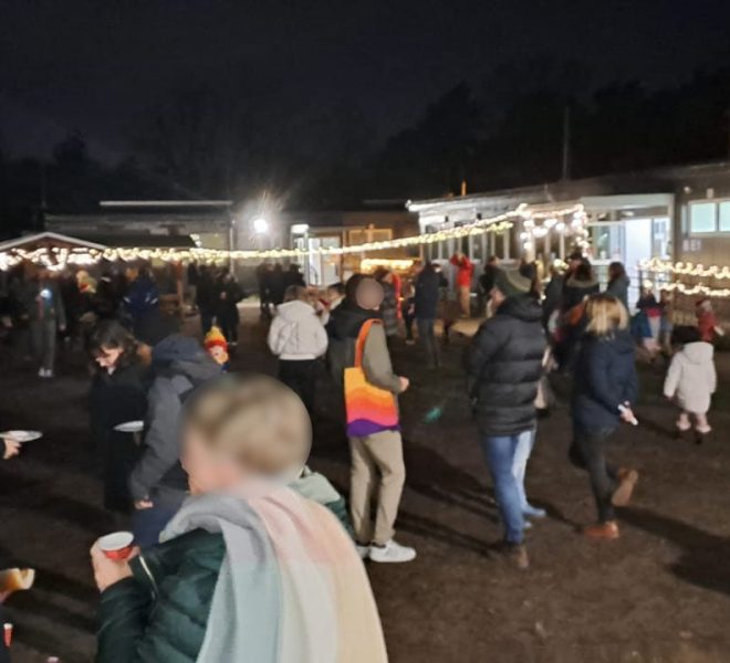 Weihnachtssingen auf dem Gelände der Kiekemal-Filiale 2025