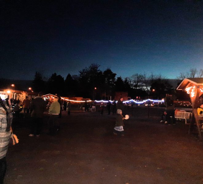 Weihnachtssingen auf dem Gelände der Kiekemal-Filiale 2025